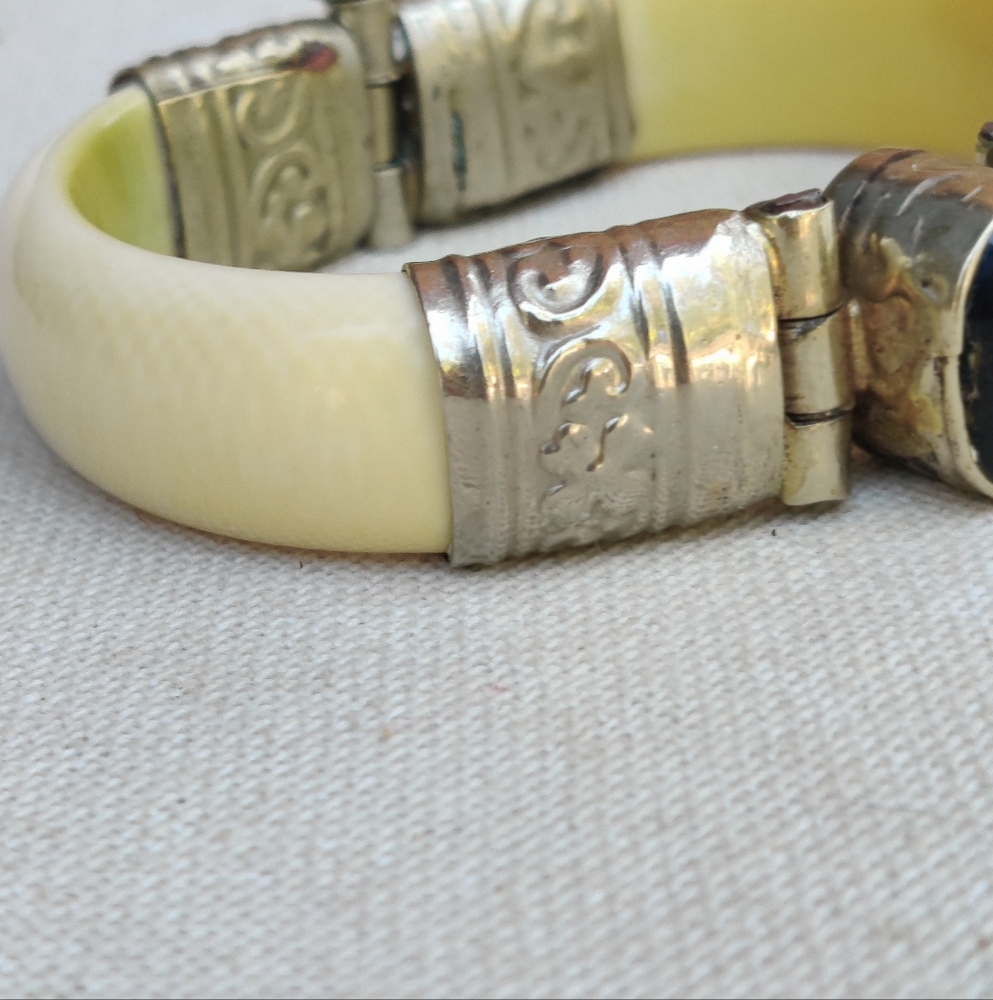 Antique Organic Ivory Bone Bracelet With Black Star Sapphire - Picture 11 of 12